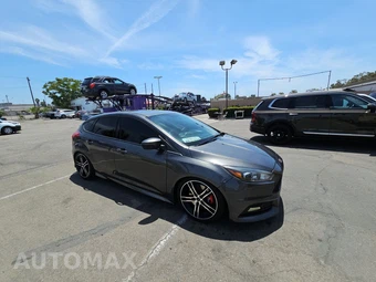 2015 Ford Focus ST Hatchback – miniatura 3