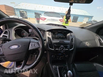 2015 Ford Focus ST Hatchback – miniatura 11