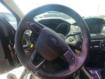 2015 Ford Focus Titanium Hatchback – miniatura 10