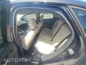 2015 Ford Focus Titanium Hatchback – miniatura 13