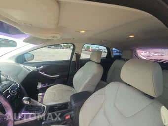 2015 Ford Focus Titanium Hatchback – miniatura 17