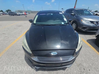 2015 Ford Focus Titanium Hatchback – miniatura 2