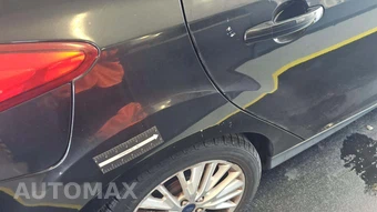 2015 Ford Focus Titanium Hatchback – miniatura 28