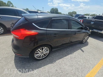 2015 Ford Focus Titanium Hatchback – miniatura 4