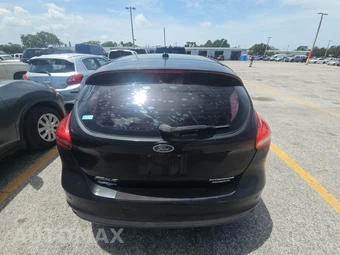2015 Ford Focus Titanium Hatchback – miniatura 5