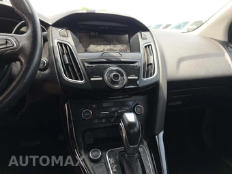 2015 Ford Focus Titanium Sedan - miniatura 10