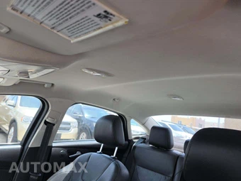 2015 Ford Focus Titanium Sedan - miniatura 11