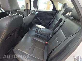 2015 Ford Focus Titanium Sedan - miniatura 13
