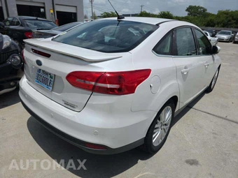 2015 Ford Focus Titanium Sedan - miniatura 3