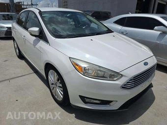 2015 Ford Focus Titanium Sedan - miniatura 4