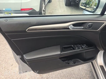 2015 Ford Fusion Hybrid SE - miniatura 9