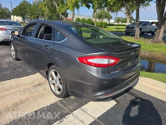 2015 Ford Fusion SE – miniatura 2