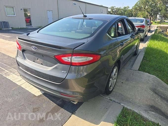 2015 Ford Fusion SE – miniatura 3