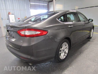 2015 Ford Fusion SE – miniatura 6
