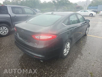 2015 Ford Fusion SE – miniatura 4
