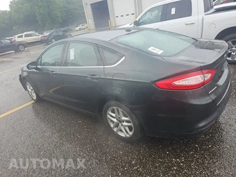 2015 Ford Fusion SE – miniatura 6