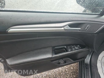 2015 Ford Fusion SE – miniatura 9