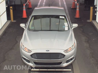 2015 Ford Fusion SE – miniatura 2
