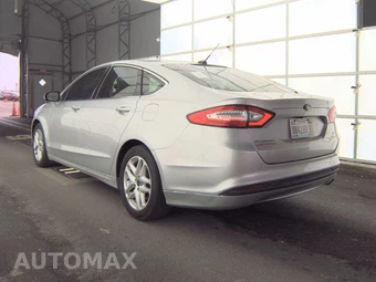 2015 Ford Fusion SE – miniatura 6