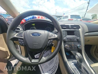 2015 Ford Fusion SE – miniatura 10