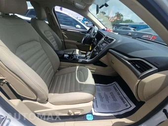 2015 Ford Fusion SE – miniatura 18