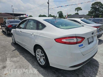2015 Ford Fusion SE – miniatura 4