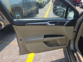 2015 Ford Fusion SE - miniatura 9
