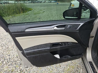 2015 Ford Fusion Titanium – miniatura 9