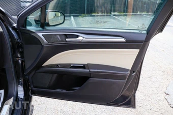 2015 Ford Fusion Titanium - miniatura 19