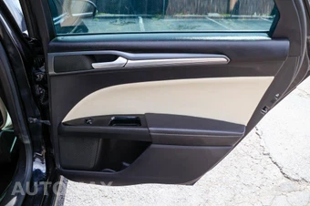 2015 Ford Fusion Titanium - miniatura 21