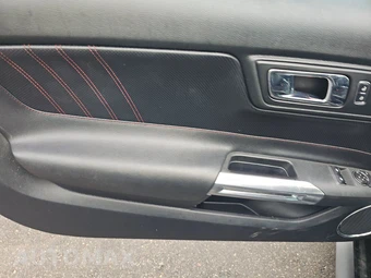 2015 Ford Mustang EcoBoost Premium Coupe – miniatura 9