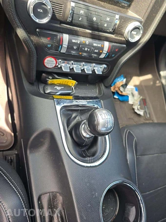2015 Ford Mustang GT Premium Coupe - miniatura 8