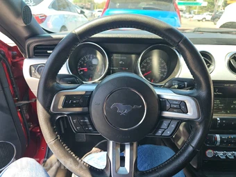 2015 Ford Mustang GT Premium Coupe - miniatura 10