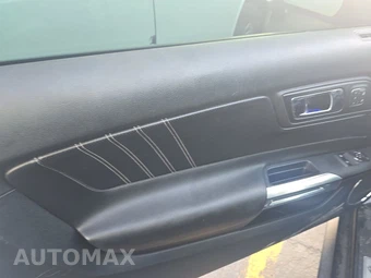 2015 Ford Mustang GT Premium Coupe – miniatura 9