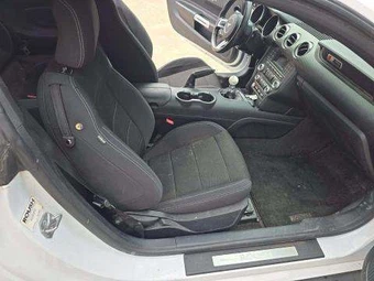 2015 Ford Mustang V6 Coupe - miniatura 18