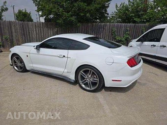 2015 Ford Mustang V6 Coupe - miniatura 2