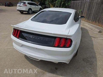 2015 Ford Mustang V6 Coupe - miniatura 3