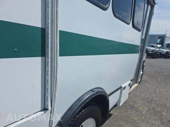 2015 Ford Super Duty E-350 Cutaway DRW - miniatura 8