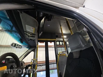 2015 Ford Super Duty E-350 Cutaway DRW - miniatura 16