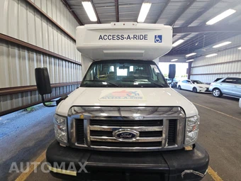 2015 Ford Super Duty E-350 Cutaway DRW - miniatura 2