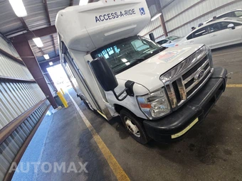 2015 Ford Super Duty E-350 Cutaway DRW - miniatura 3