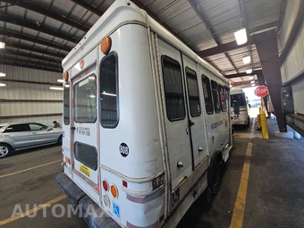 2015 Ford Super Duty E-350 Cutaway DRW - miniatura 4