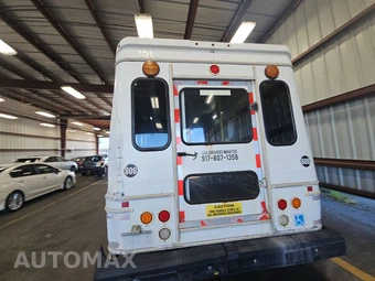 2015 Ford Super Duty E-350 Cutaway DRW - miniatura 5