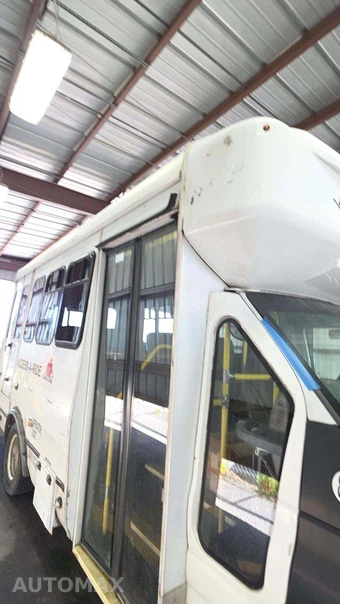 2015 Ford Super Duty E-350 Cutaway DRW - miniatura 21