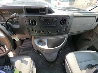 2015 Ford Super Duty E-350 Cutaway DRW - miniatura 10