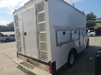 2015 Ford Super Duty E-350 Cutaway DRW - miniatura 4
