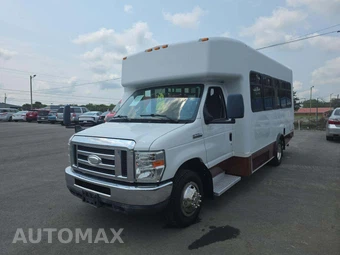2015 Ford Super Duty E-450 Cutaway DRW