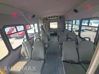 2015 Ford Super Duty E-450 Cutaway DRW - miniatura 13