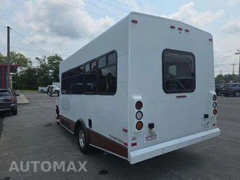 2015 Ford Super Duty E-450 Cutaway DRW - miniatura 2