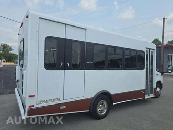 2015 Ford Super Duty E-450 Cutaway DRW - miniatura 3